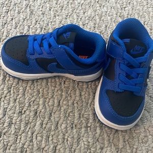 Toddler size 5 Nike Dunk Low sneakers